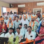 ବଡଚଣା ପଞ୍ଚାୟତ ସମିତି ପ୍ରାକ୍ତନ ଅଧ୍ୟକ୍ଷଙ୍କ ସହ ଦୁଇ ଶହରୁ ଉର୍ଦ୍ଧ ଲୋକ ବିଜେଡି ଛାଡି ବିଜେପିରେ ମିଶିଲେ